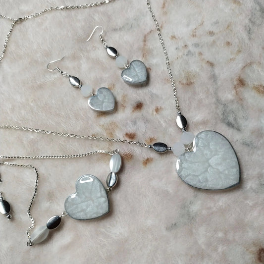 Cotton White Heart Shaped Resin Jewellery Set