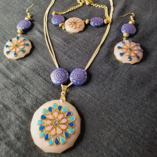 Kundan Studded Resin Jewellery Set